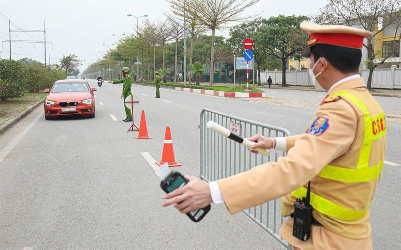 Quy trình dừng xe để kiểm soát của Cảnh sát giao thông - 1